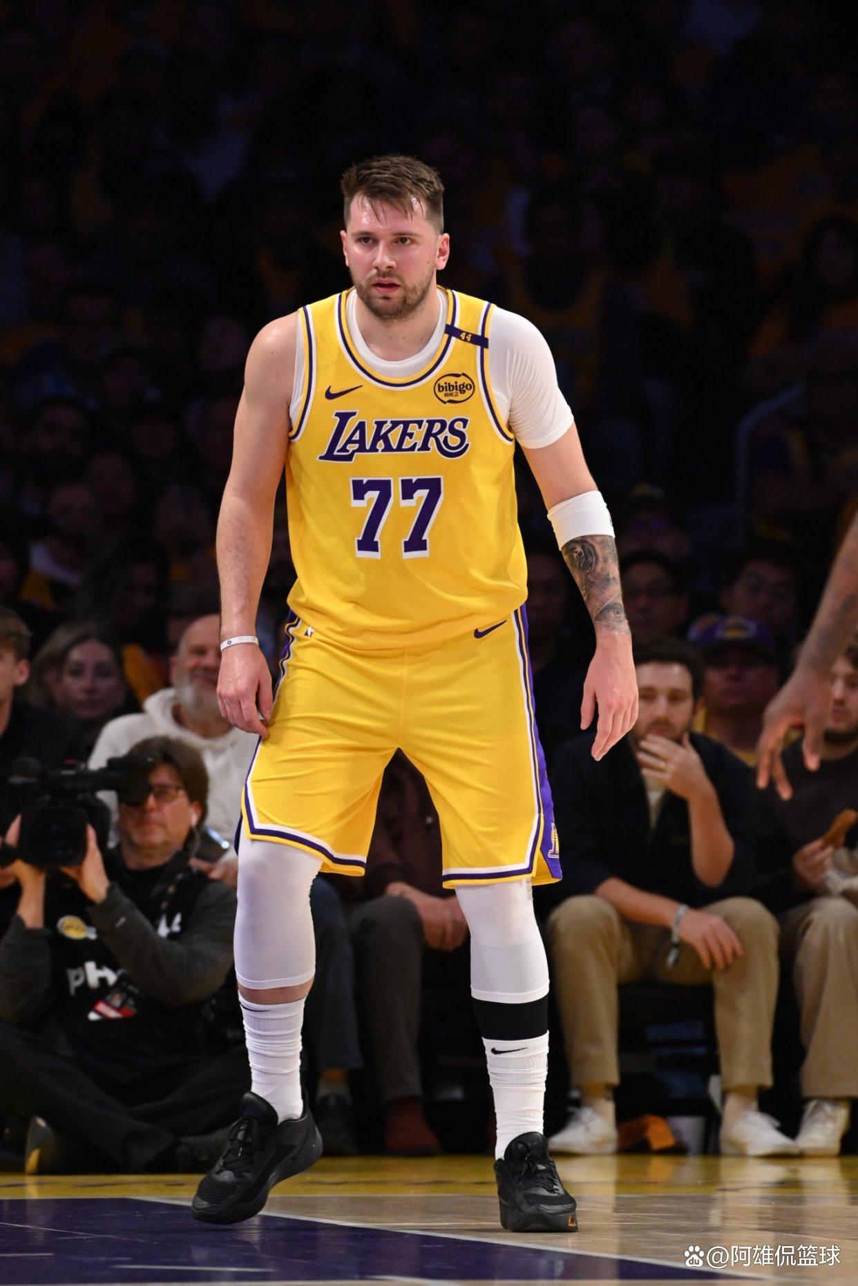 包含湖人怒砍31分上海久事今晚复出首秀，身体对抗强度瞬间刷屏的词条